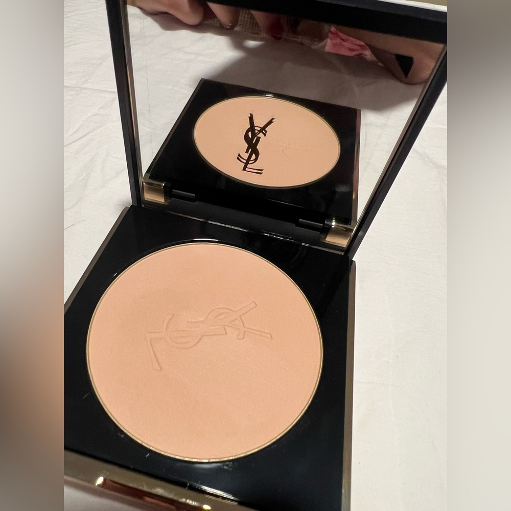 Yves Saint Laurent All Hours Setting Powder B10 Porcelain